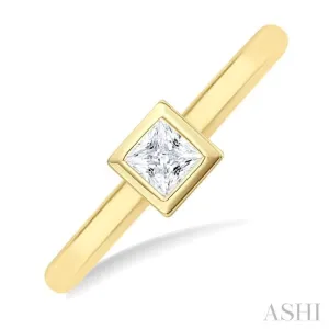 1/6 Ctw Petite Bezel Set Round Cut Diamond Fashion Ring in 10K Yellow Gold