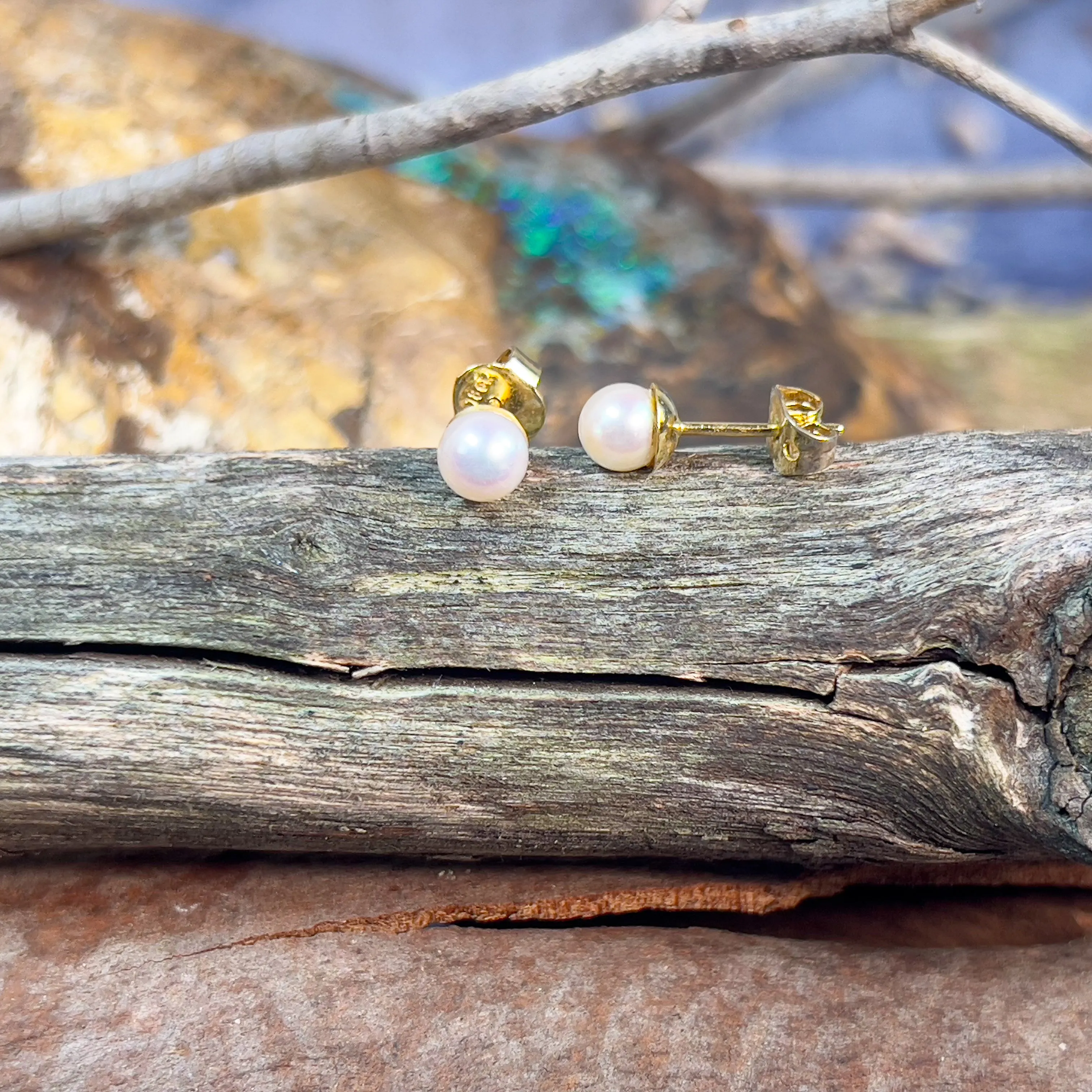 18kt Yellow Gold 5mm Akoya Pearl studs