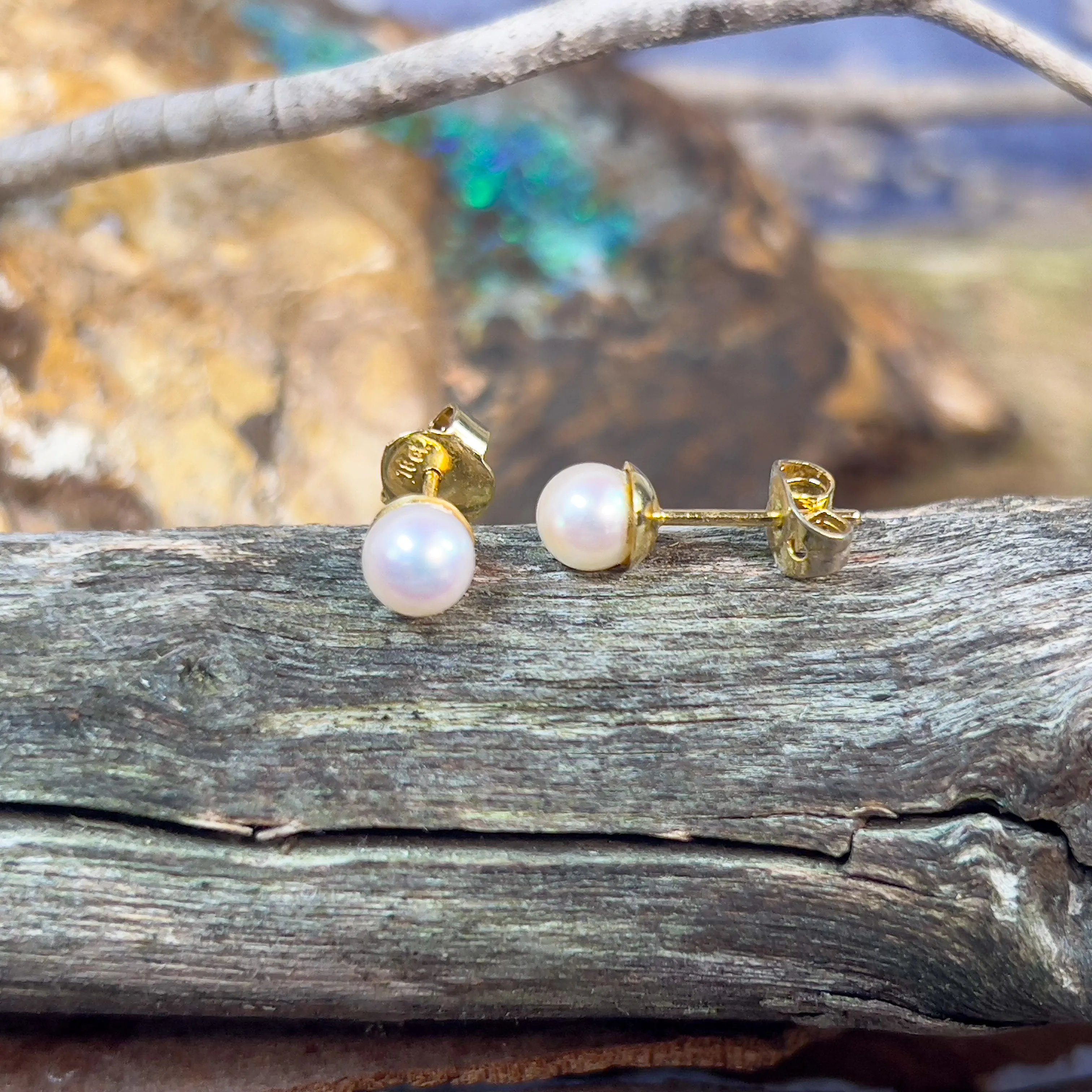 18kt Yellow Gold 5mm Akoya Pearl studs