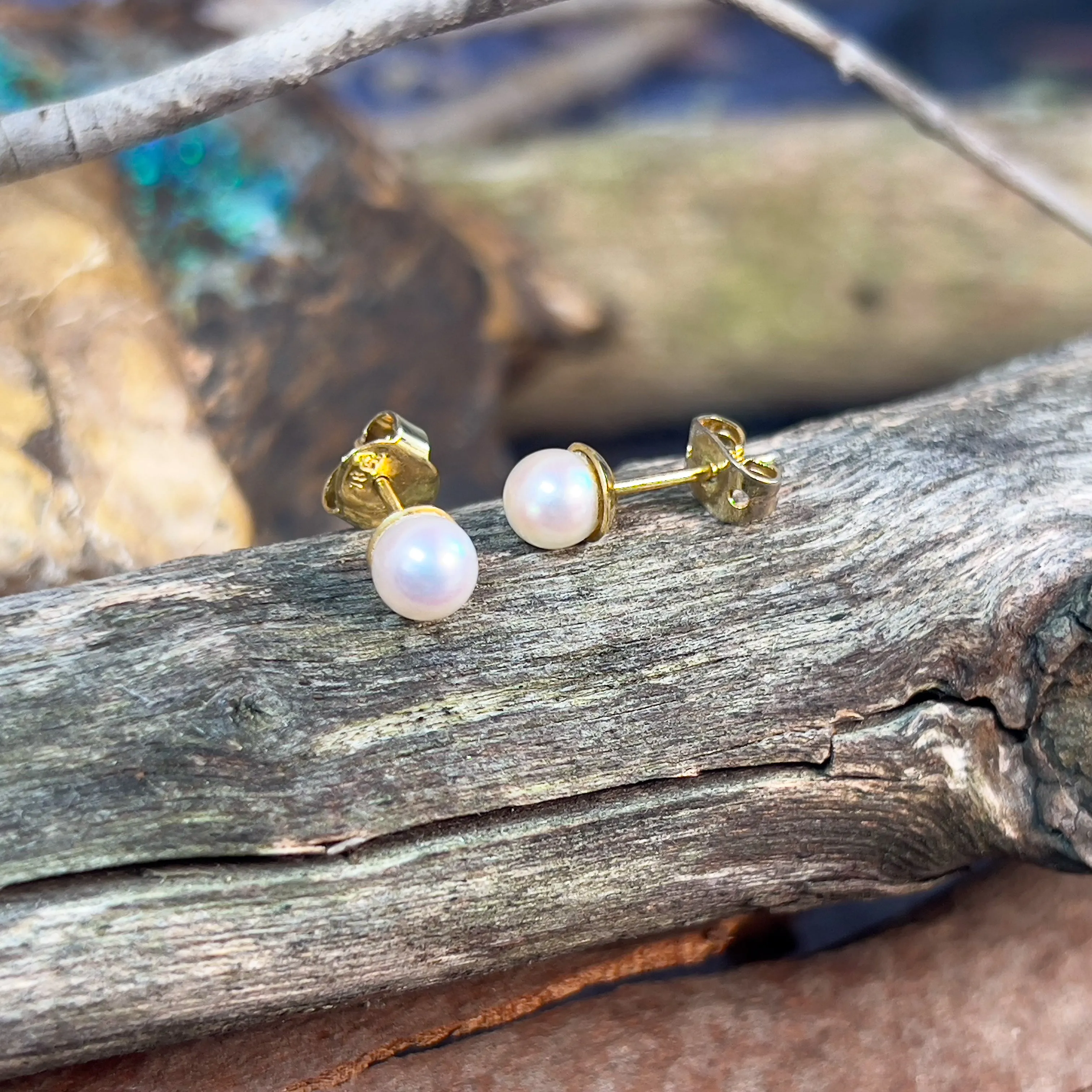 18kt Yellow Gold 5mm Akoya Pearl studs