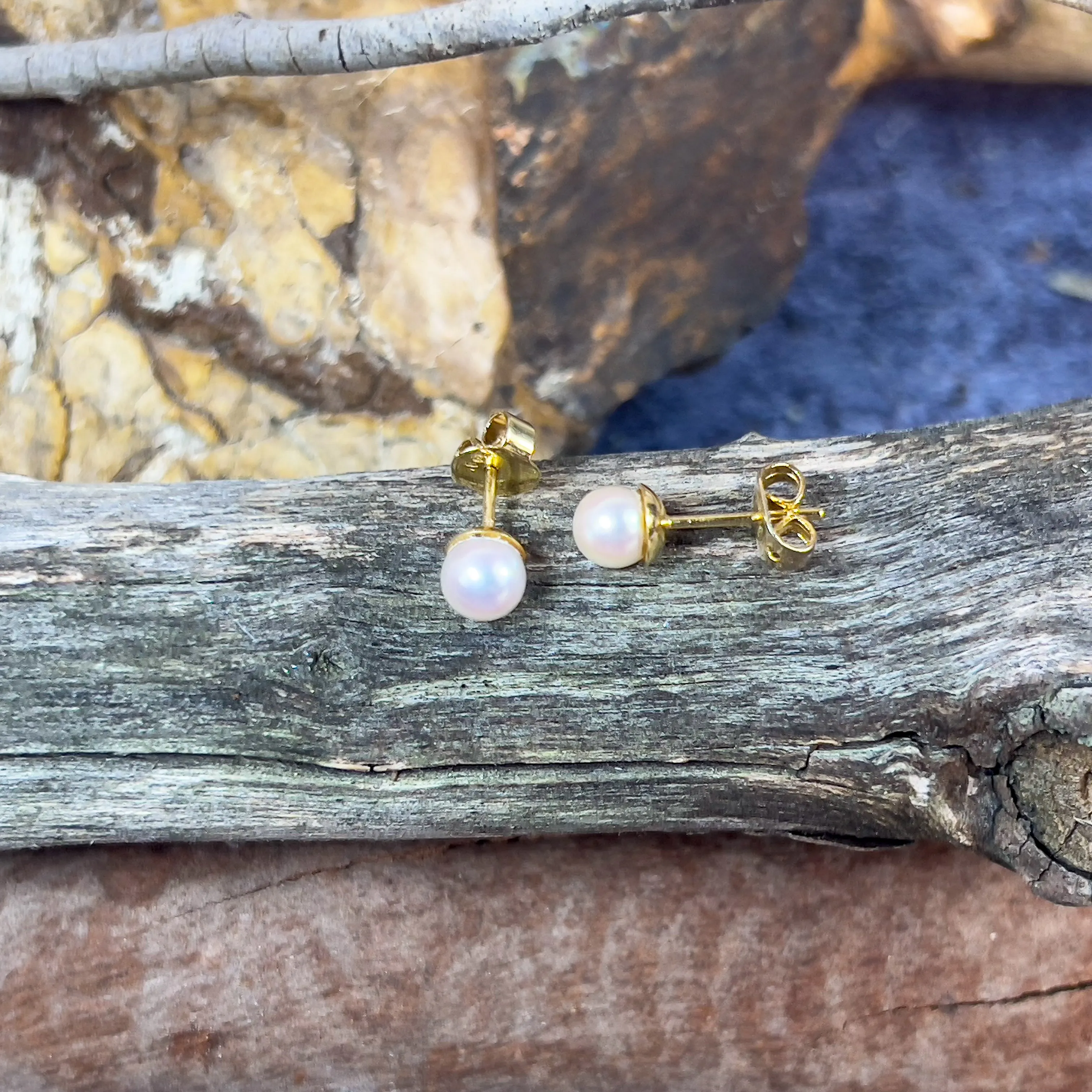 18kt Yellow Gold 5mm Akoya Pearl studs