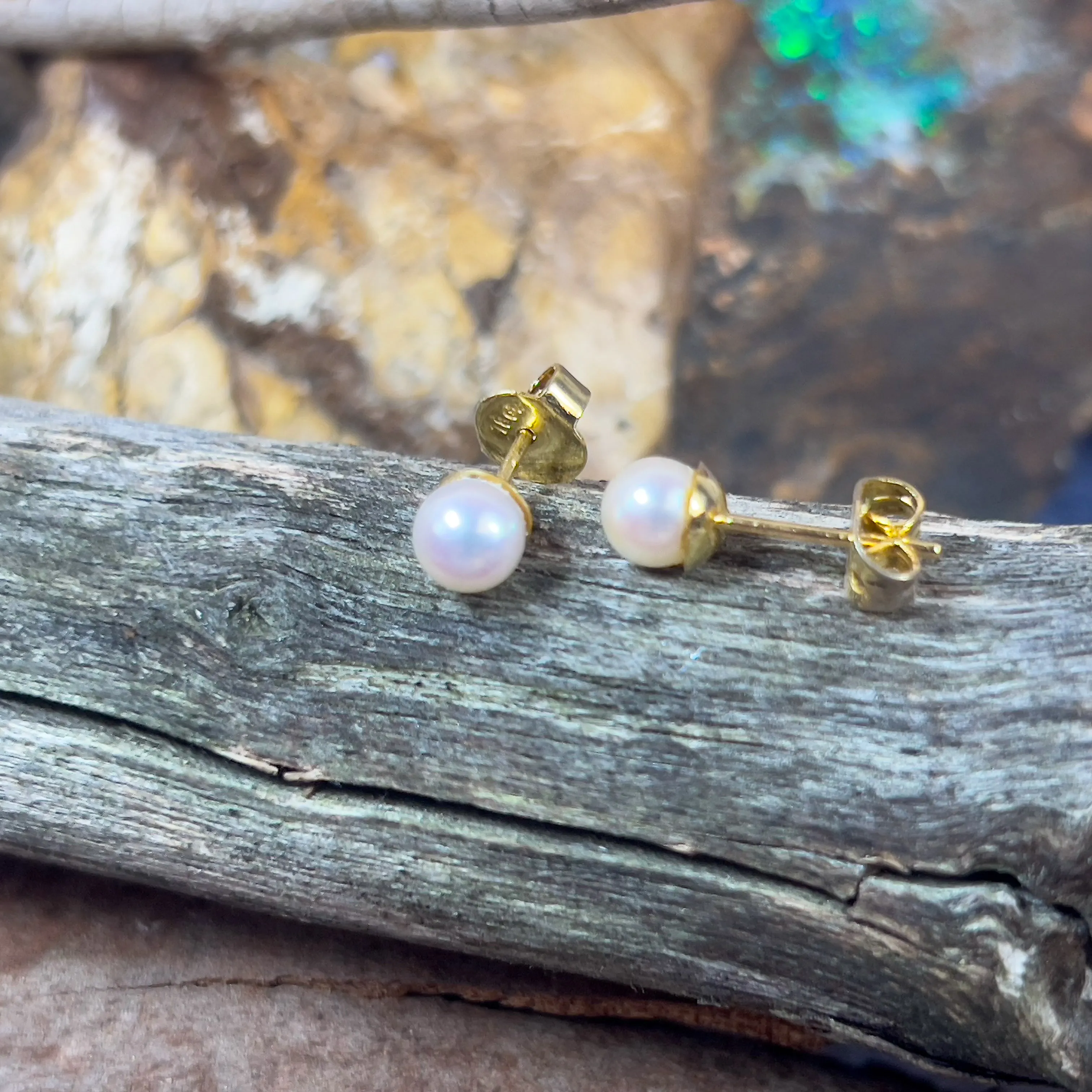 18kt Yellow Gold 5mm Akoya Pearl studs