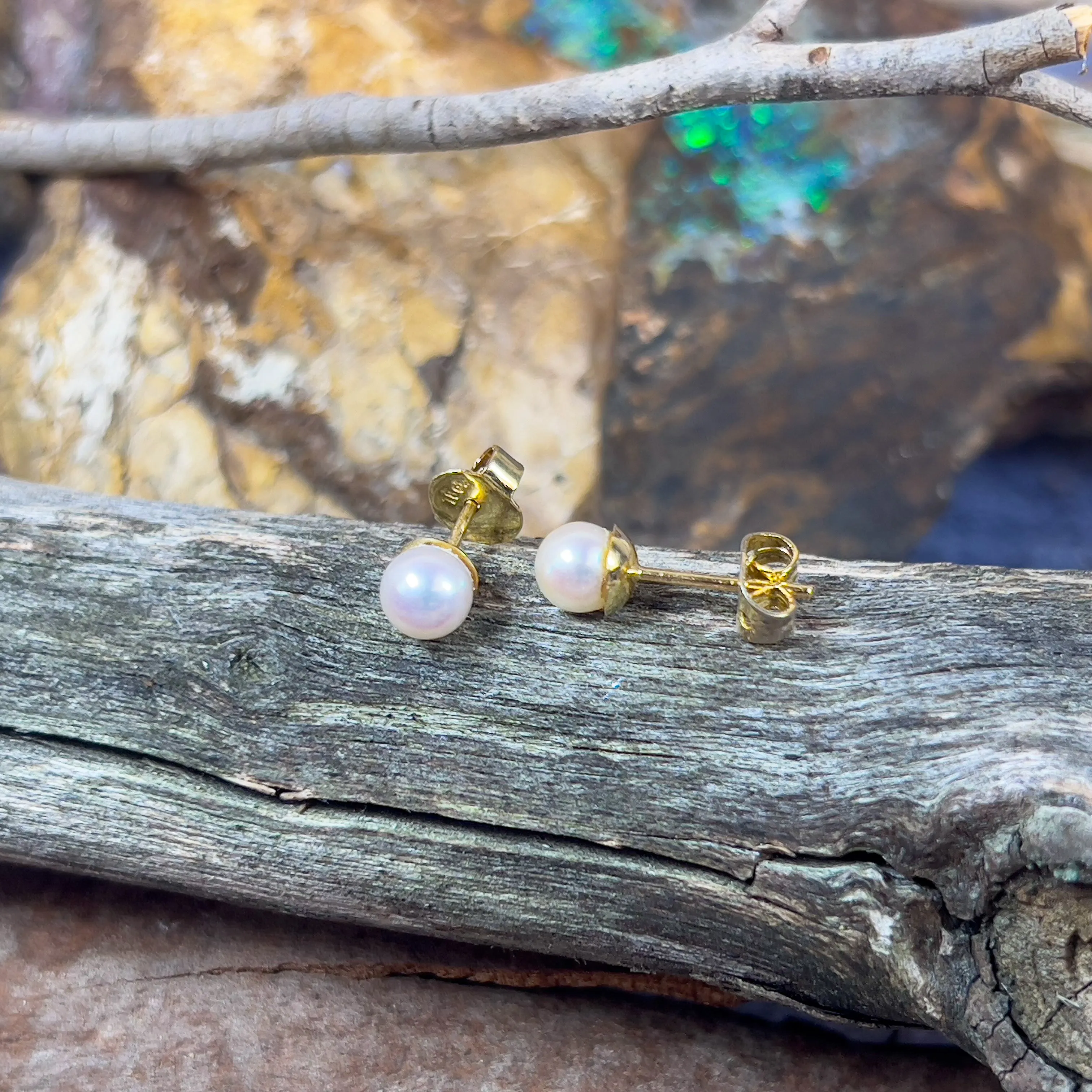 18kt Yellow Gold 5mm Akoya Pearl studs