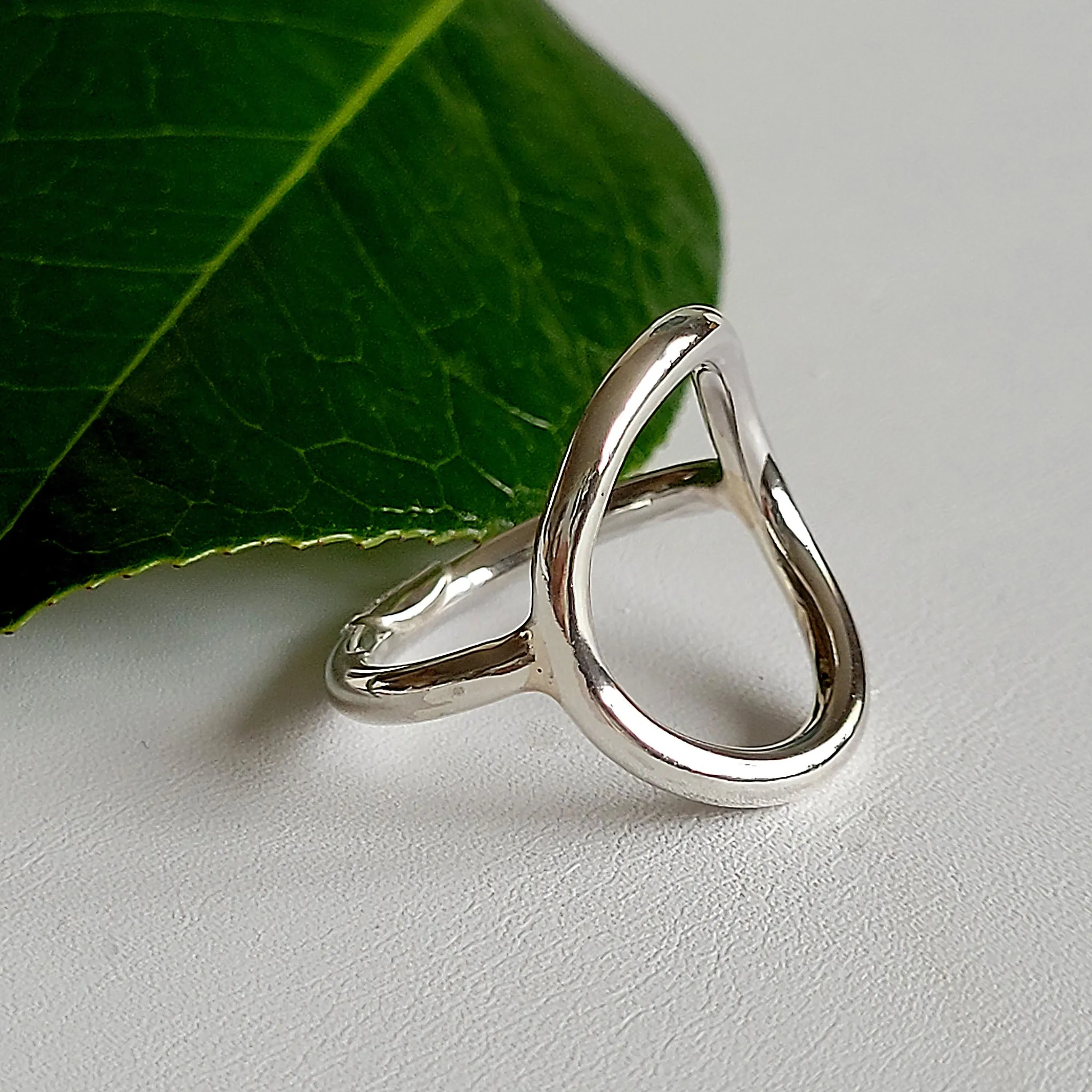 BENDED CIRCLE Ring