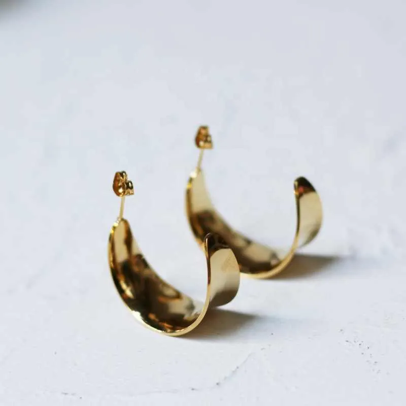 Stylish and Elegant Gold Knot Stud Earrings for Any Occasion