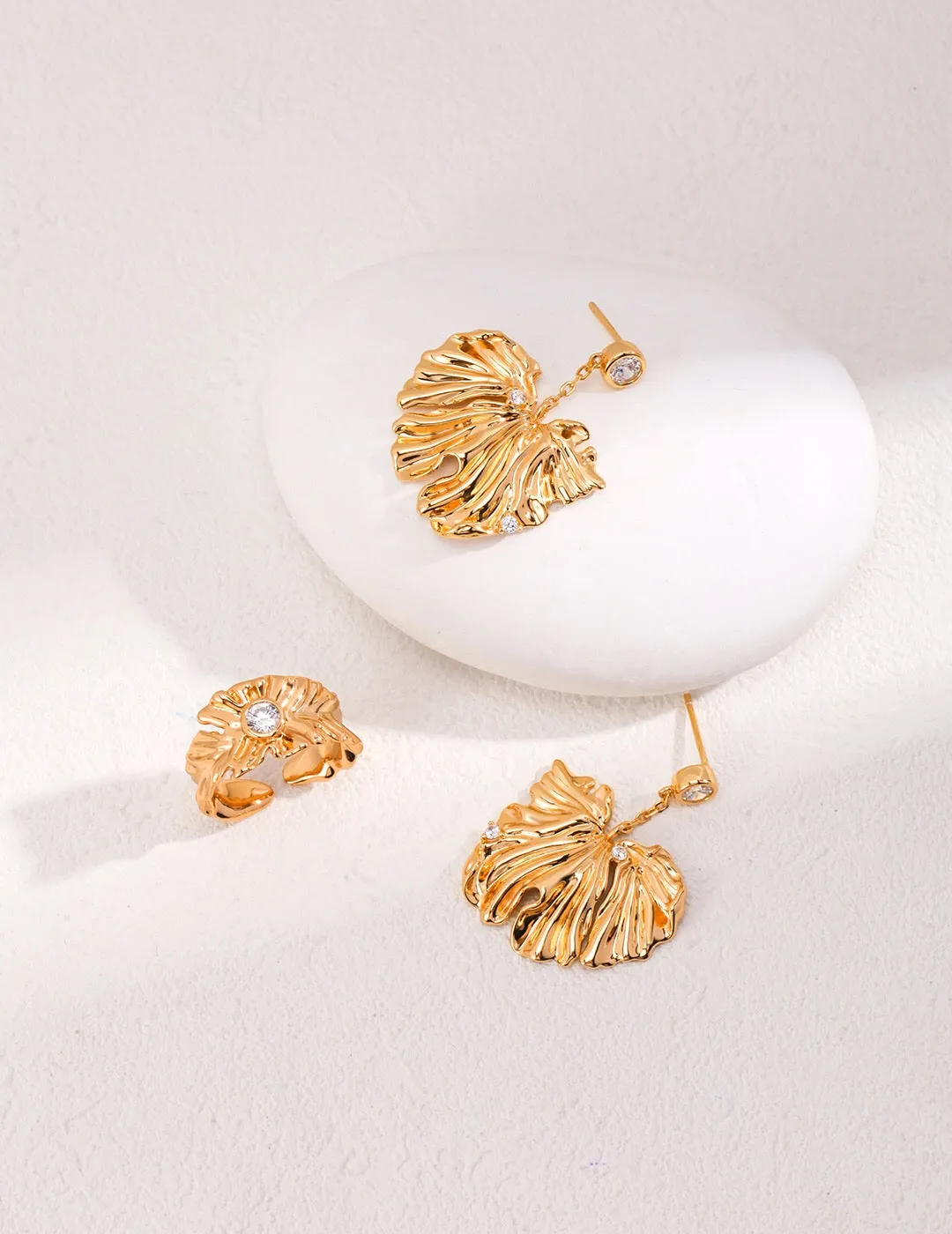 Stylish Leave Style Zircon Earrings